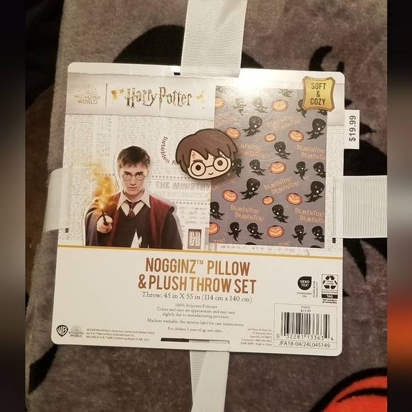 Harry Potter Pillow and Plush Throw Set.  Measures 45" x 55". 100% Polyester NWT - Picture 1 of 2